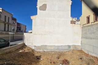 Terreno en venta en Zubia (La)
