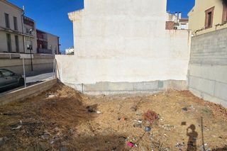 Terreno en venta en Zubia (La)