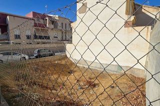 Terreno en venta en Zubia (La)