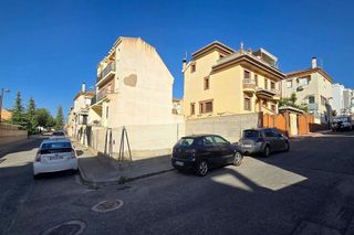 Terreno en venta en Zubia (La)