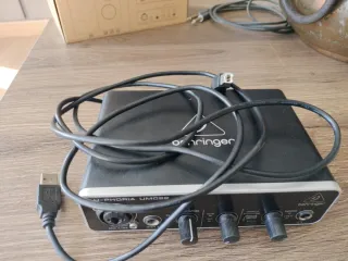 Interfaz de Audio Behringer U-phoria UMC22