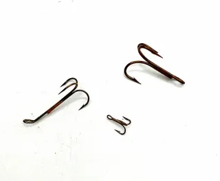 Caja de anzuelos triples VMC, Anzuelos, Pesca