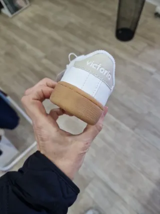 Zapatilla Victoria Hielo Talla 29,31,35