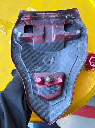 Colín Monoposto Ducati Performance Negro/Rojo