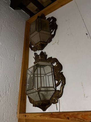 Banco de iglesia, farolillos, concha, lamparas...