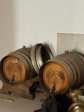 Banco de iglesia, farolillos, concha, lamparas...