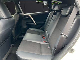 Toyota Rav4 2.5l hybrid Executive 2WD 145 kW (197 CV)