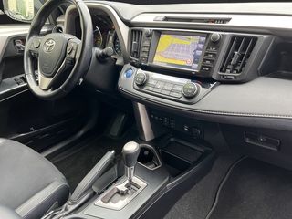 Toyota Rav4 2.5l hybrid Executive 2WD 145 kW (197 CV)