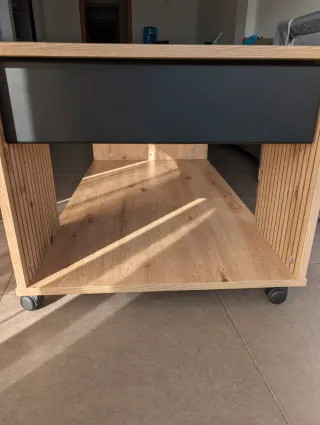 URGE Mesa auxiliar comedor madera y cajón negro.