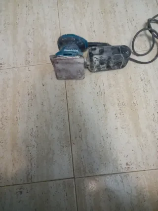 Lijadora Makita con maletín