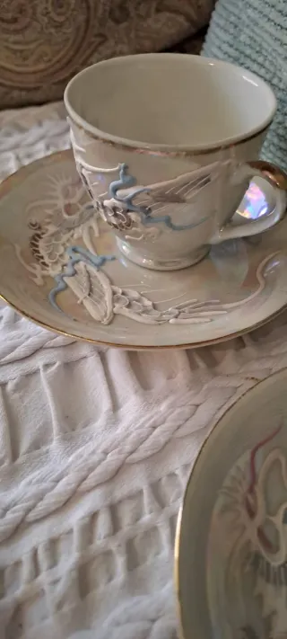 Juego de taza y jarra de porcelana