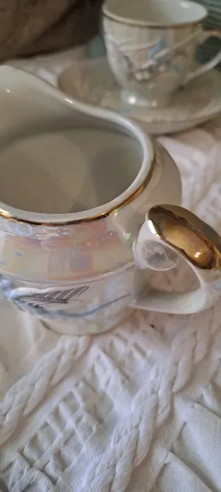 Juego de taza y jarra de porcelana