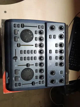 Mesa de mezclas Behringer Deejay sin estrenar