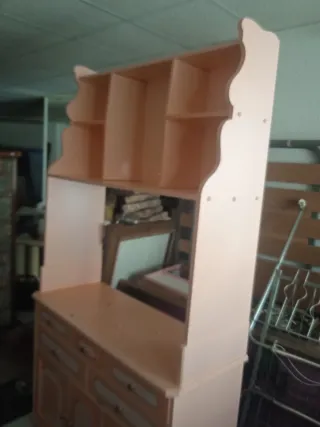 Mueble vitrina de madera antiguo