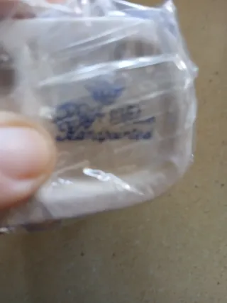 Figura cerámica pareja enamorados azul