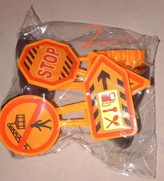 Señales de tráfico y elementos de juego