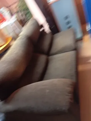 Sofá chaise longue marrón muy cómodo