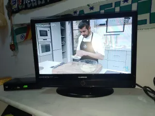 Televisor TECHWOOD 16 pulgadas /HDMI