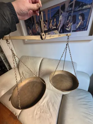 Balanza antigua de platos bronce