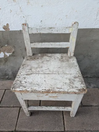 Silla antigua de madera