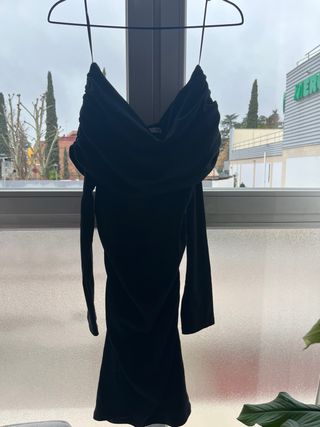 Vestido palabra de honor Zara negro