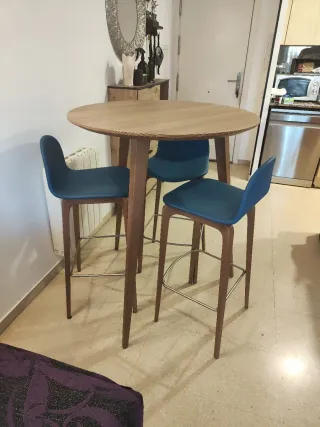 Mesa alta de madera de haya de calidad y 3 taburet