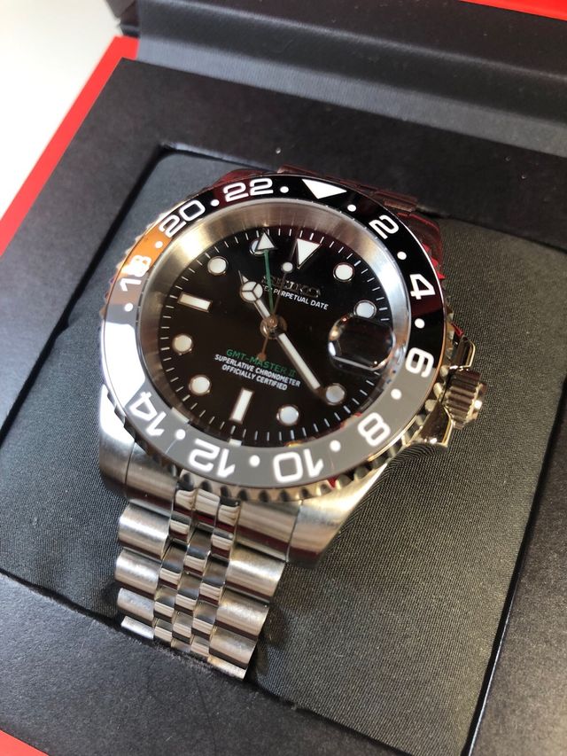 Seiko Mod - GMT “Bruce Wayne” (Reloj negro/gris)