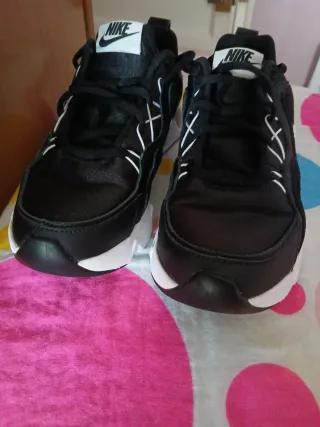 Zapatillas Nike Negras y Blancas