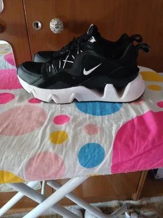 Zapatillas Nike Negras y Blancas