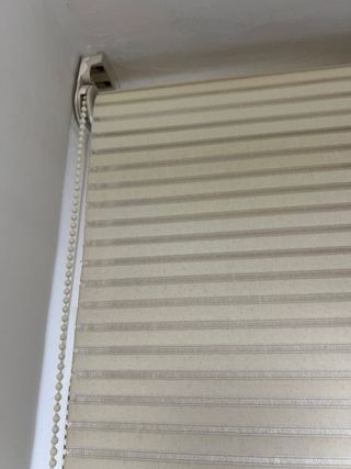 Estor blanco translúcido con rayas