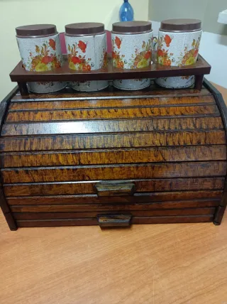 Porta pane vintage legno con 4 barattoli in latta