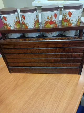 Porta pane vintage legno con 4 barattoli in latta