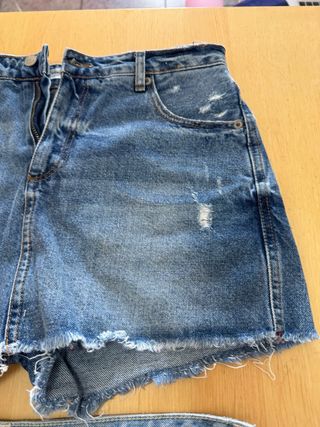 Falda pantalón vaquera desgastada