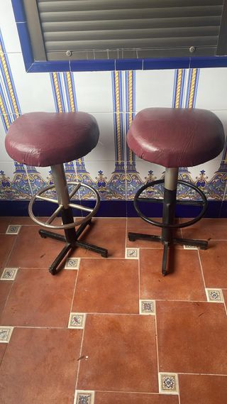 2 Taburetes Altos Piel Roja y Metal