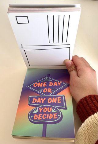 20 postales Bershka holográficas