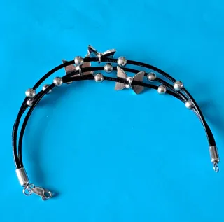 Pulsera cuero y plata con esmalte mariposas