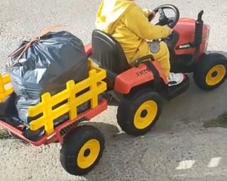 Tractor a batería infantil con remolque