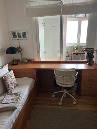 Cama juvenil con cama nido, mesa estudio