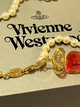 Collar Vivienne Westwood Perfume Dorado Rojo