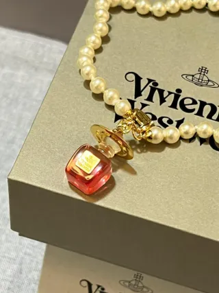 Collar Vivienne Westwood Perfume Dorado Rojo