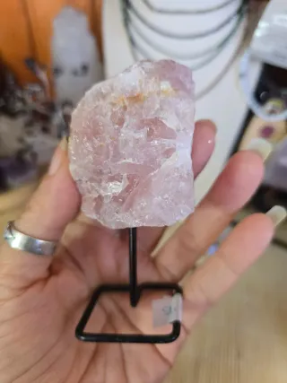 Cuarzo Rosa Bruto con Peana