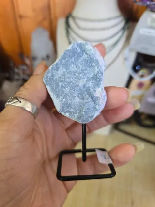 Angelita en bruto con peana