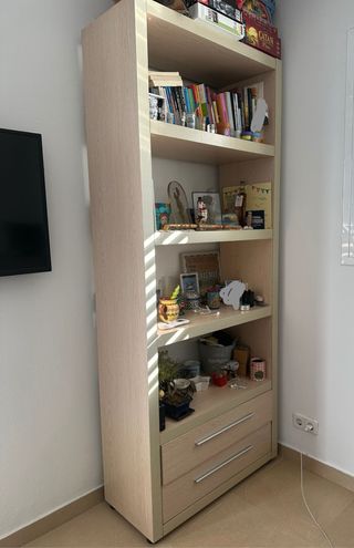 Estantería de madera