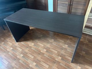 Mesa de escritorio moderna