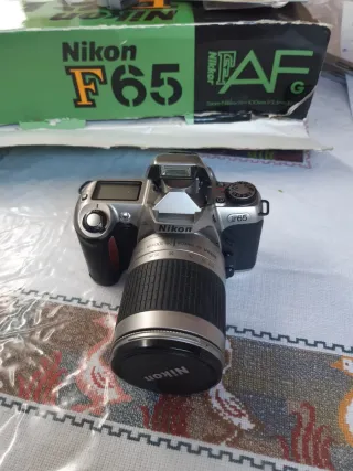 Cámara Nikon F65 AF Nikkor 28-100mm