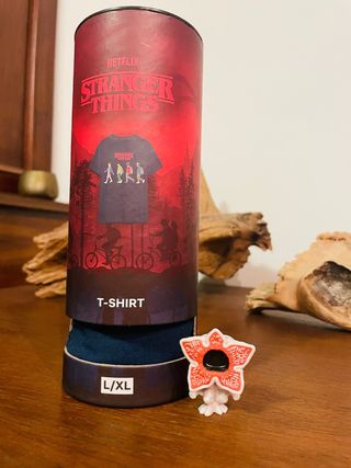 Stranger Things T-shirt unisex + Funko Demogorgone