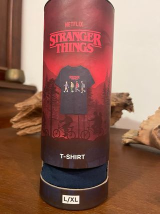 Stranger Things T-shirt unisex + Funko Demogorgone