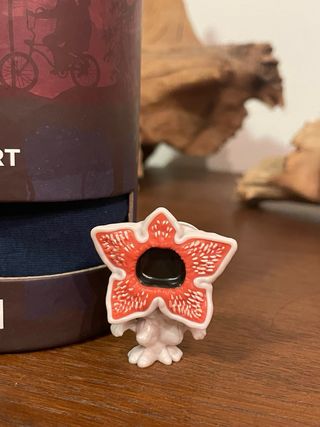 Stranger Things T-shirt unisex + Funko Demogorgone