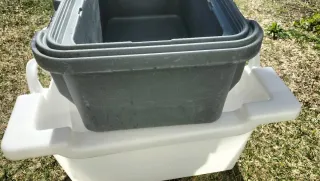 Termo de plástico gris, 3 unidades Precio unidad