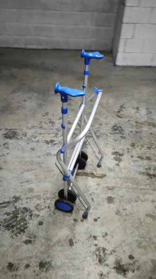 Silla de ruedas + andador de regalo